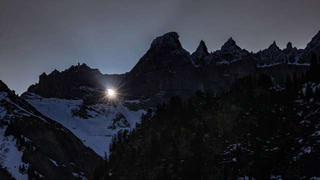Mondereignis im Martinsloch in Elm 25. September 2026